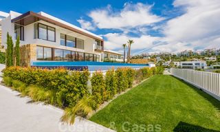 Instapklare nieuwe moderne ruime luxe villa te koop, direct aan de golfbaan gelegen in Marbella - Benahavis 25939 