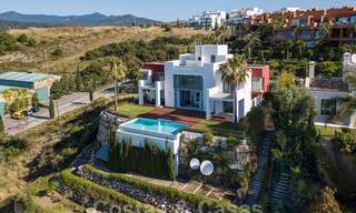 Moderne villa met panoramisch golf- en zeezicht te koop in Los Flamingos Golf in Marbella - Benahavis 26016 