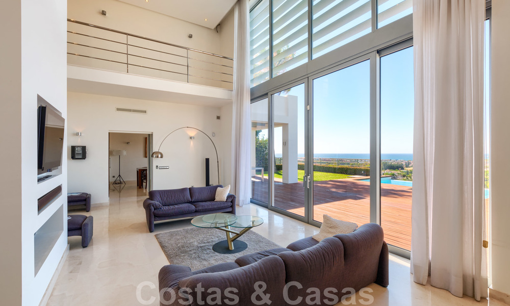 Moderne villa met panoramisch golf- en zeezicht te koop in Los Flamingos Golf in Marbella - Benahavis 26019