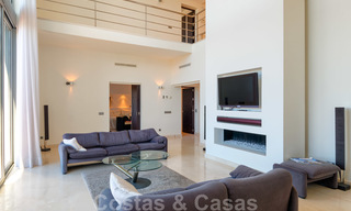 Moderne villa met panoramisch golf- en zeezicht te koop in Los Flamingos Golf in Marbella - Benahavis 26020 