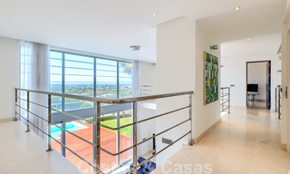 Moderne villa met panoramisch golf- en zeezicht te koop in Los Flamingos Golf in Marbella - Benahavis 26044 