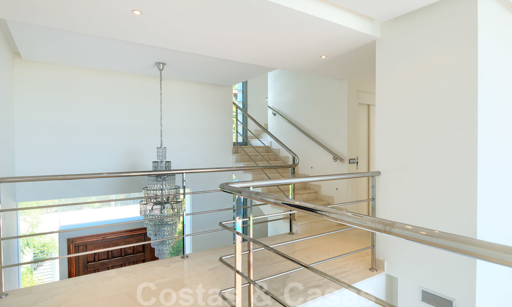 Moderne villa met panoramisch golf- en zeezicht te koop in Los Flamingos Golf in Marbella - Benahavis 26048