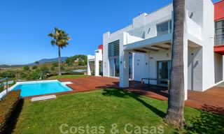 Moderne villa met panoramisch golf- en zeezicht te koop in Los Flamingos Golf in Marbella - Benahavis 26061 