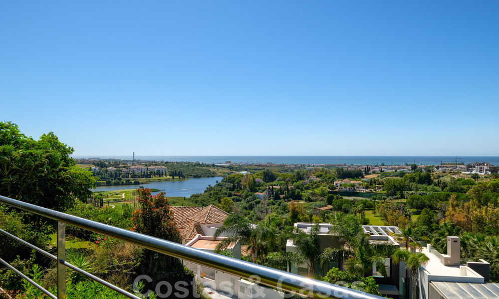 Moderne villa met panoramisch golf- en zeezicht te koop in Los Flamingos Golf in Marbella - Benahavis 26065