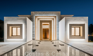 Instapklare warme moderne villa te koop, strandzijde in het prestigieuze Guadalmina Baja te Marbella 26066 
