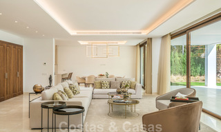 Instapklare warme moderne villa te koop, strandzijde in het prestigieuze Guadalmina Baja te Marbella 26073 