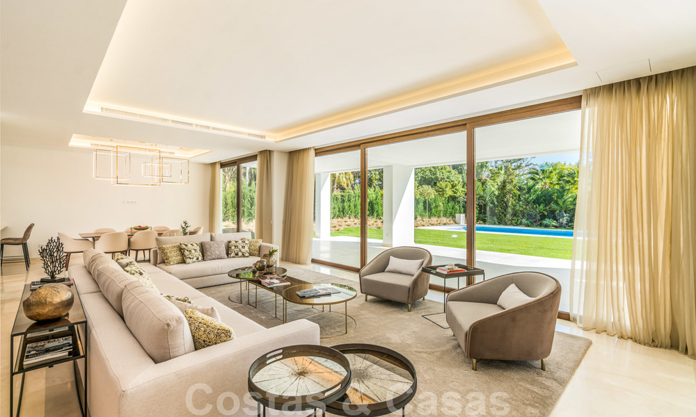 Instapklare warme moderne villa te koop, strandzijde in het prestigieuze Guadalmina Baja te Marbella 26074