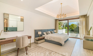 Instapklare warme moderne villa te koop, strandzijde in het prestigieuze Guadalmina Baja te Marbella 26083 