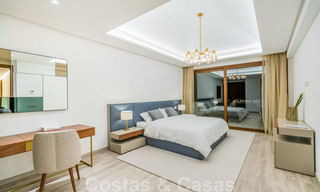 Instapklare warme moderne villa te koop, strandzijde in het prestigieuze Guadalmina Baja te Marbella 26101 