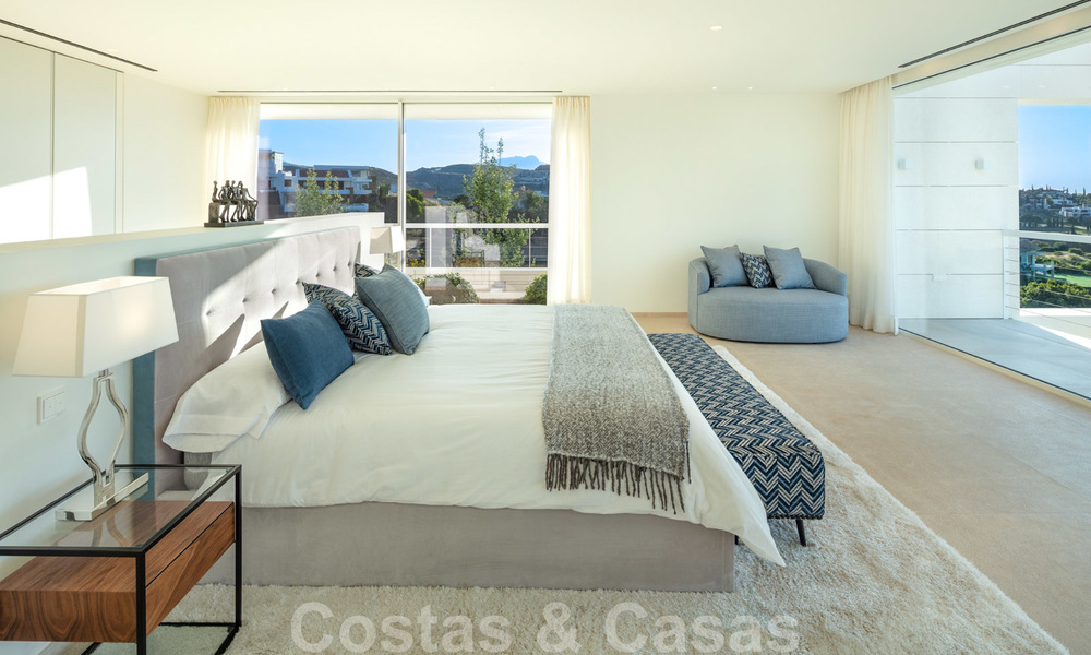 Eerstelijns golf villa in een elegante moderne stijl met panoramisch golf- en zeezicht te koop in Los Flamingos Golf in Marbella - Benahavis 26108