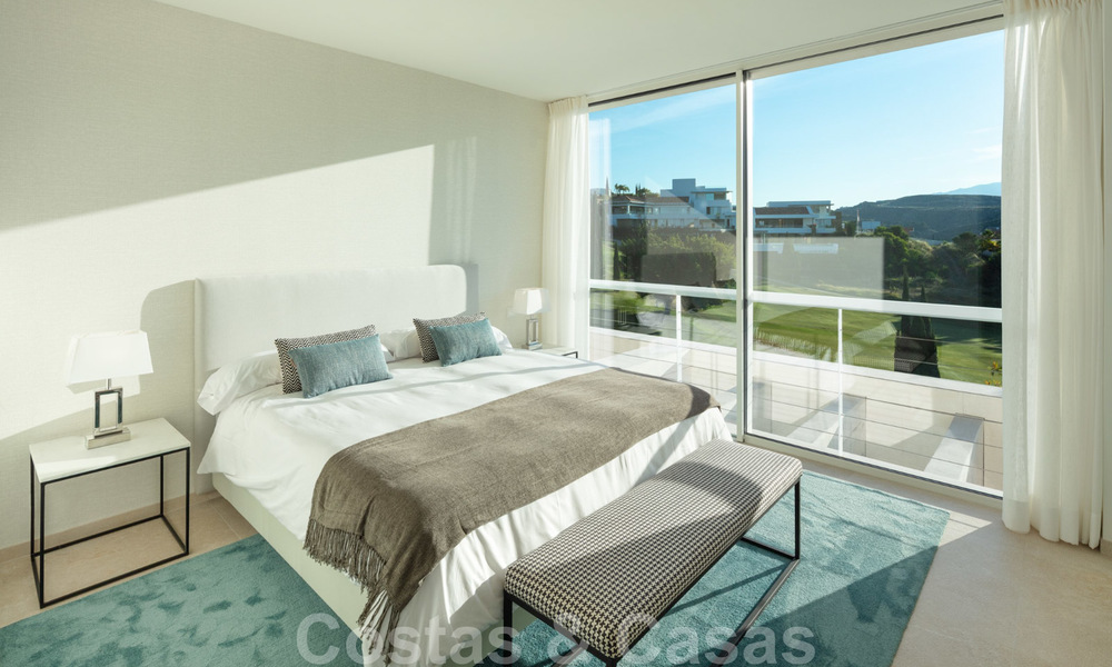 Eerstelijns golf villa in een elegante moderne stijl met panoramisch golf- en zeezicht te koop in Los Flamingos Golf in Marbella - Benahavis 26109