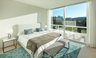 Eerstelijns golf villa in een elegante moderne stijl met panoramisch golf- en zeezicht te koop in Los Flamingos Golf in Marbella - Benahavis 26109 