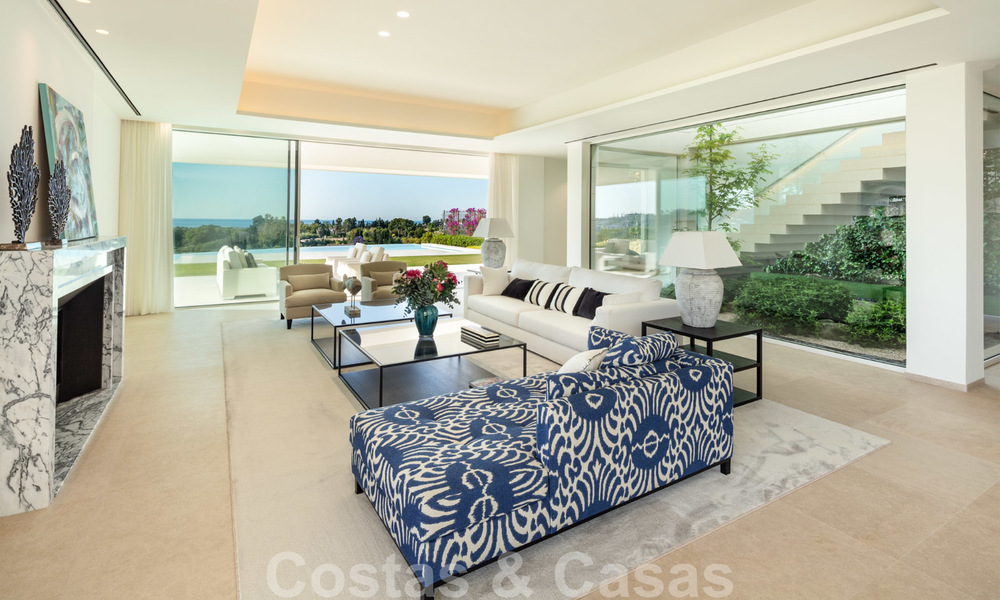 Eerstelijns golf villa in een elegante moderne stijl met panoramisch golf- en zeezicht te koop in Los Flamingos Golf in Marbella - Benahavis 26113