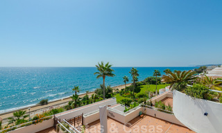 Penthouse appartement te koop, eerstelijns strand met panoramisch zeezicht in Estepona 26171 