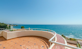 Penthouse appartement te koop, eerstelijns strand met panoramisch zeezicht in Estepona 26177 