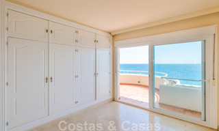 Penthouse appartement te koop, eerstelijns strand met panoramisch zeezicht in Estepona 26194 