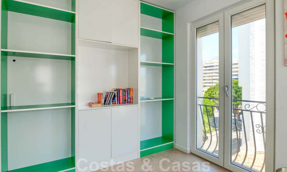 Volledig gerenoveerd modern luxe appartement te koop in de jachthaven van Puerto Banus, Marbella 26228