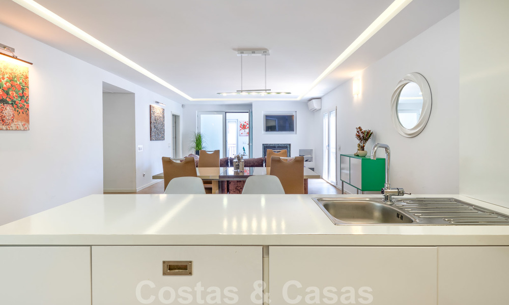 Volledig gerenoveerd modern luxe appartement te koop in de jachthaven van Puerto Banus, Marbella 26236