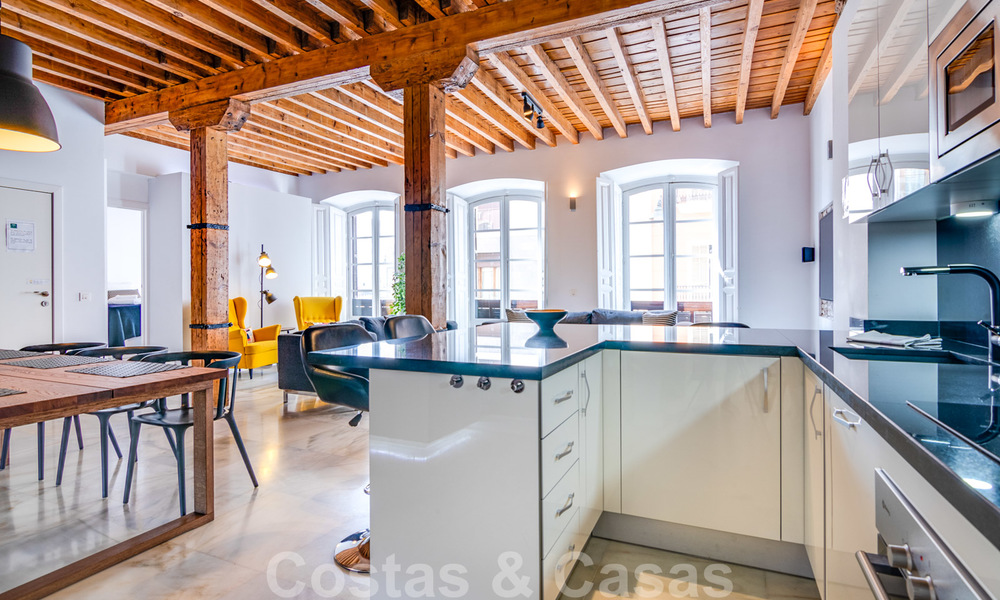 Uitzonderlijke aanbieding: prachtig eigentijds gerenoveerd appartement te koop in het historische centrum van Malaga 26260