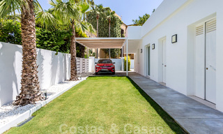 Eerstelijnsgolf en op een steenworp van het strand gelegen designer villa te koop in het chique Guadalmina Baja te Marbella 26319 