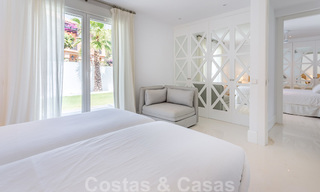Eerstelijnsgolf en op een steenworp van het strand gelegen designer villa te koop in het chique Guadalmina Baja te Marbella 26336 