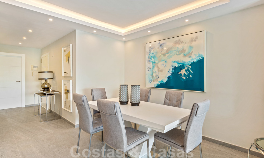 Gerenoveerd luxe appartement te koop, eerstelijnsgolf Las Brisas in Nueva Andalucia, Marbella 26551