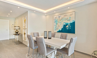 Gerenoveerd luxe appartement te koop, eerstelijnsgolf Las Brisas in Nueva Andalucia, Marbella 26551 