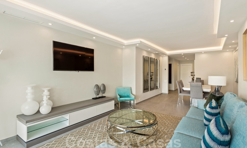 Gerenoveerd luxe appartement te koop, eerstelijnsgolf Las Brisas in Nueva Andalucia, Marbella 26562
