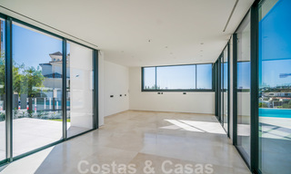 Gloednieuwe moderne luxe villa te koop in Nueva Andalucia, Marbella 26423 