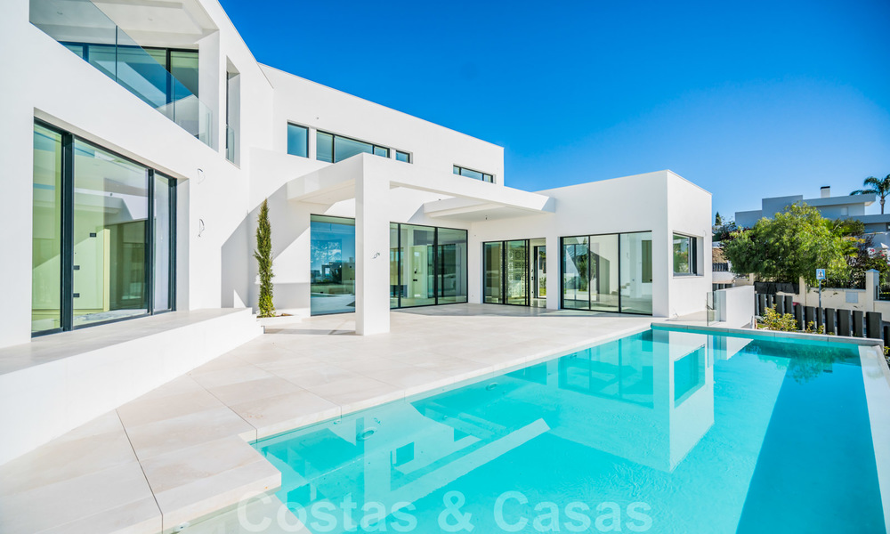 Gloednieuwe moderne luxe villa te koop in Nueva Andalucia, Marbella 26426