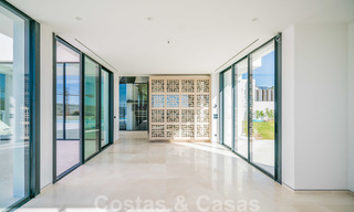 Gloednieuwe moderne luxe villa te koop in Nueva Andalucia, Marbella 26427 