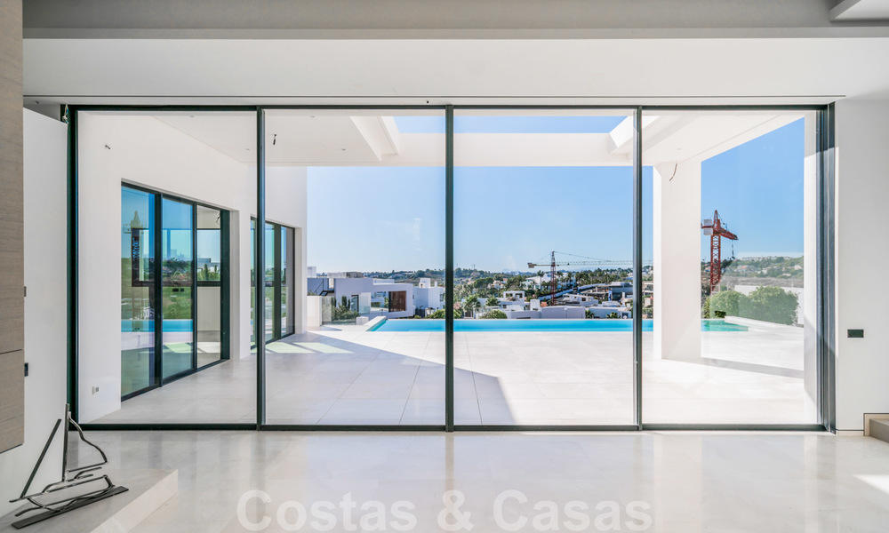 Gloednieuwe moderne luxe villa te koop in Nueva Andalucia, Marbella 26430