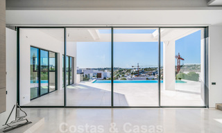 Gloednieuwe moderne luxe villa te koop in Nueva Andalucia, Marbella 26430 