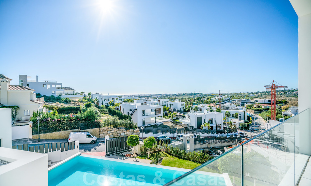 Gloednieuwe moderne luxe villa te koop in Nueva Andalucia, Marbella 26440