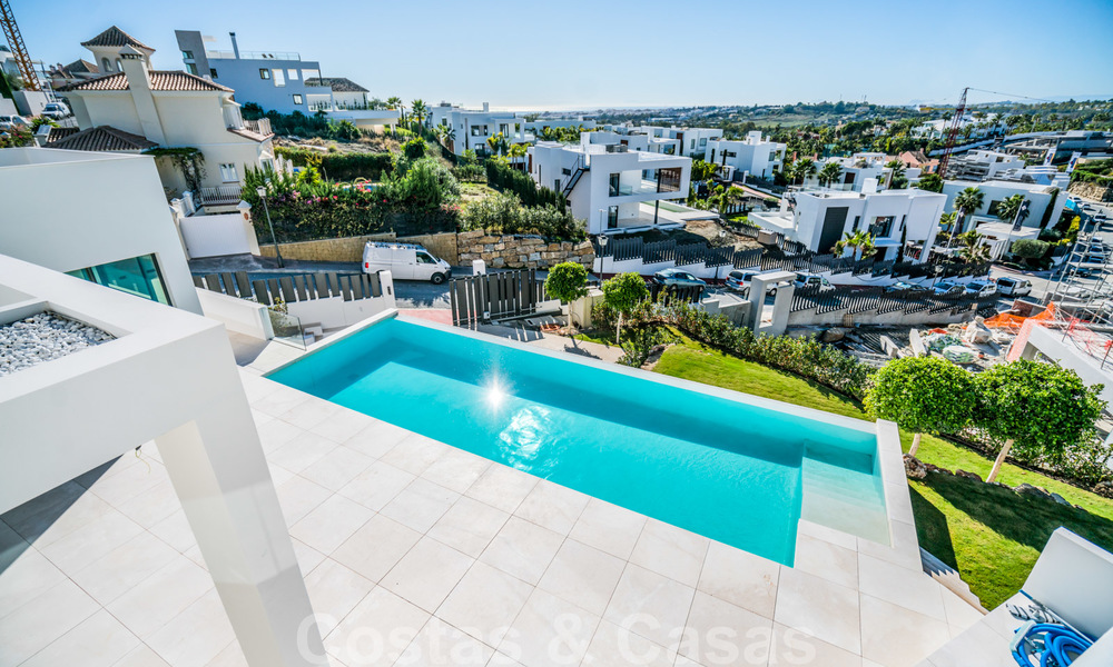 Gloednieuwe moderne luxe villa te koop in Nueva Andalucia, Marbella 26442