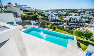 Gloednieuwe moderne luxe villa te koop in Nueva Andalucia, Marbella 26442 