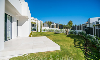 Gloednieuwe moderne luxe villa te koop in Nueva Andalucia, Marbella 26445 