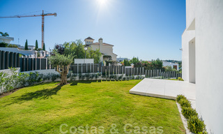 Gloednieuwe moderne luxe villa te koop in Nueva Andalucia, Marbella 26446 