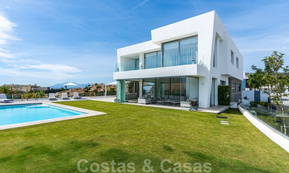 Moderne luxe villa te koop, direct aan de golfbaan in een klasse golfresort in Oost-Marbella 26798