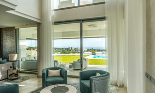 Moderne luxe villa te koop, direct aan de golfbaan in een klasse golfresort in Oost-Marbella 26807 