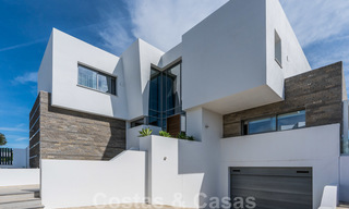 Moderne luxe villa te koop, direct aan de golfbaan in een klasse golfresort in Oost-Marbella 26814 