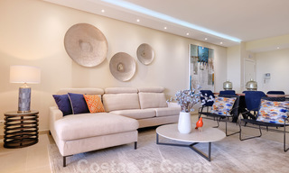 Luxe appartement te koop met open tuin- en zeezicht in een eerstelijnstrand complex, op de New Golden Mile tussen Marbella en Estepona 26853 