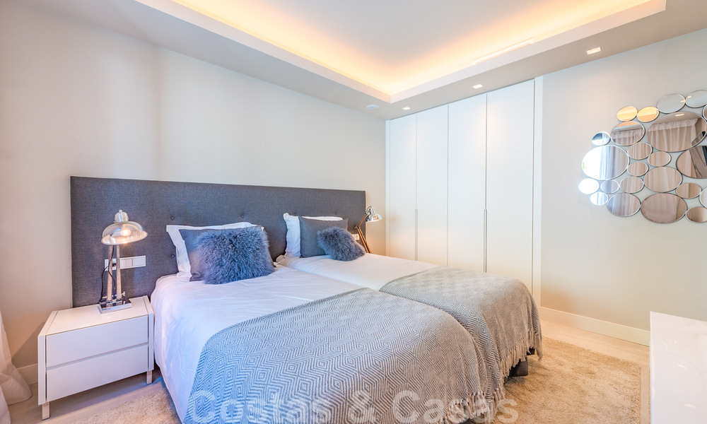 Sterk in prijs verlaagd. Instapklaar ruim modern luxe appartement te koop met zeezicht, Nueva Andalucia, Marbella 26910