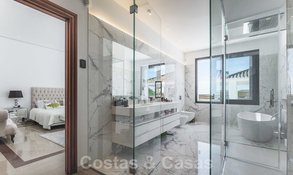 Gerenoveerde luxe villa te koop in een moderne mediterrane stijl in het exclusieve Cascada de Camojan op de Golden Mile in Marbella 27039