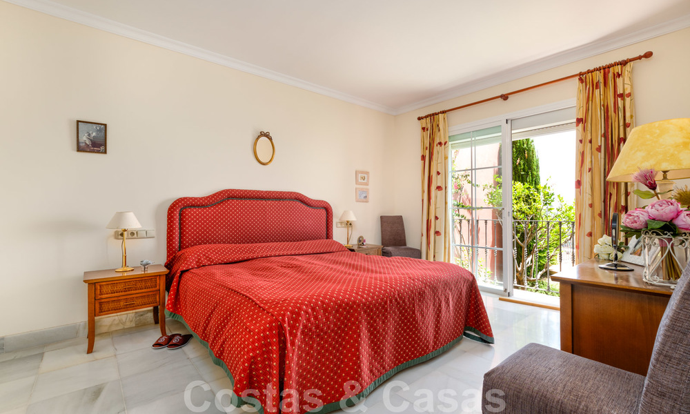 Ruim appartement met een ruim terras en privétuin met panoramisch uitzicht op de kust en de zee in Benahavis - Marbella 27107