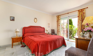 Ruim appartement met een ruim terras en privétuin met panoramisch uitzicht op de kust en de zee in Benahavis - Marbella 27107 