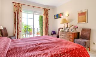 Ruim appartement met een ruim terras en privétuin met panoramisch uitzicht op de kust en de zee in Benahavis - Marbella 27109 