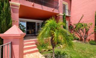 Ruim appartement met een ruim terras en privétuin met panoramisch uitzicht op de kust en de zee in Benahavis - Marbella 27120 