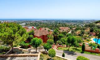Ruim appartement met een ruim terras en privétuin met panoramisch uitzicht op de kust en de zee in Benahavis - Marbella 27121 