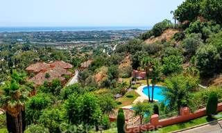 Ruim appartement met een ruim terras en privétuin met panoramisch uitzicht op de kust en de zee in Benahavis - Marbella 27122 